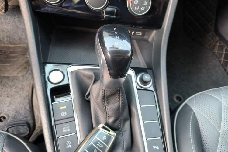 Used Volkswagen Sagitar 2023 280TSI DSG Beyond Lite Edition Gear Lever