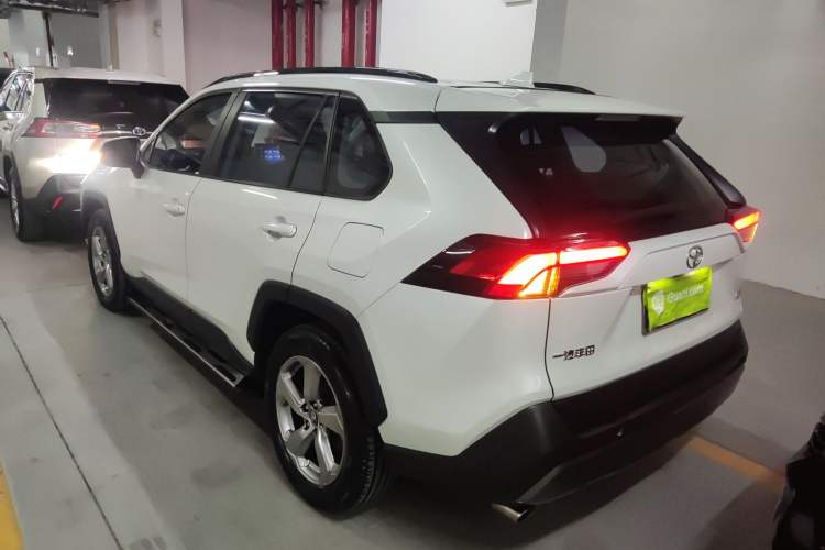 Used Toyota RAV4 2022 2.0L CVT Two-Wheel Drive Fashion Edition Rear Left 45 Deg