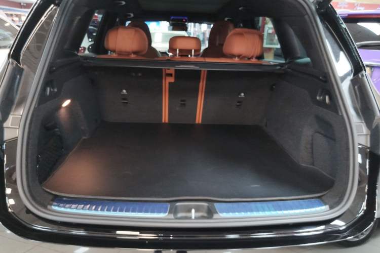 Used Mercedes-Benz GLC 2024 Facelifted GLC 260 L 4MATIC Luxury Version 5 Seats