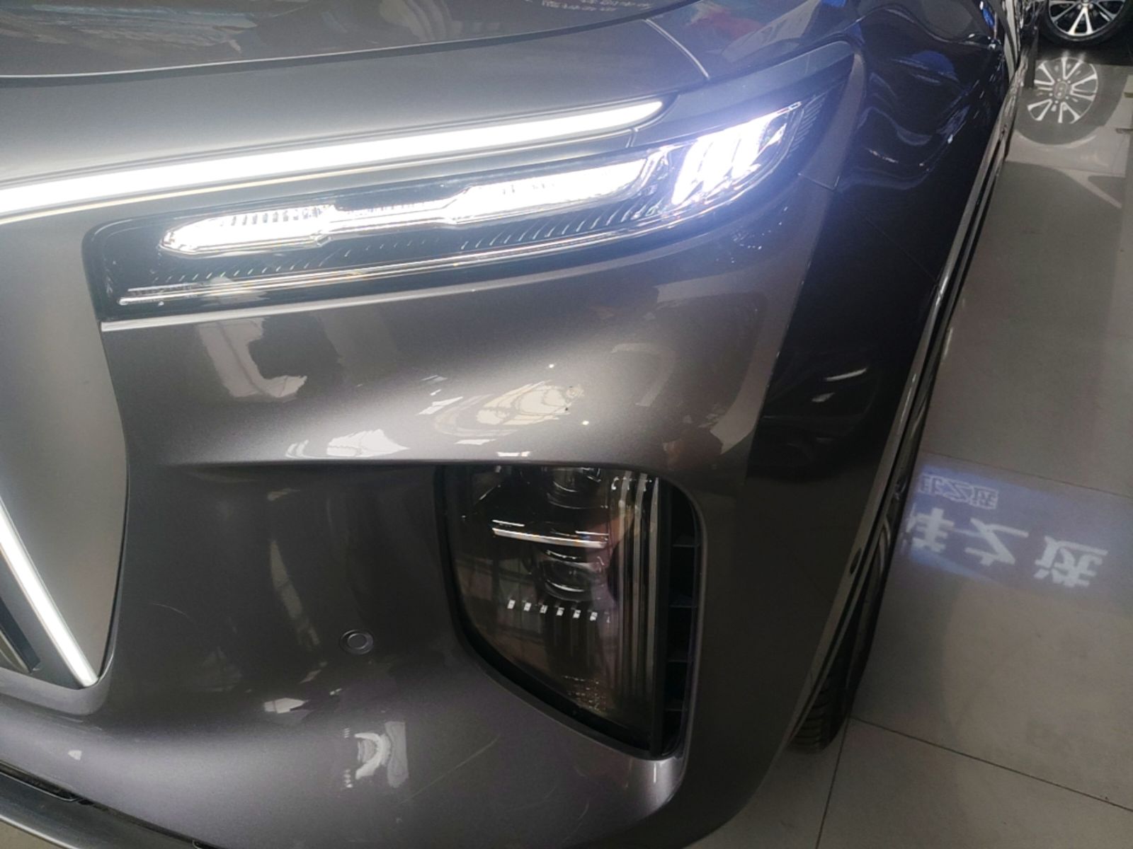 Hongqi E-HS9 2022 690 km Range Flagship Edition Six Seats — снимка 8