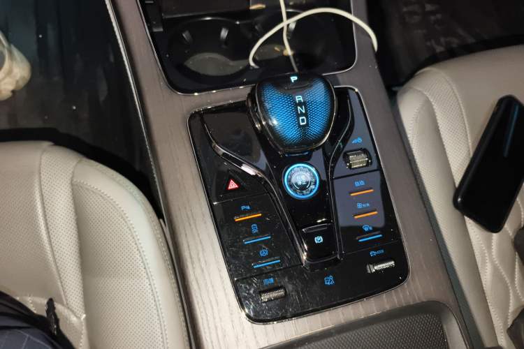 Used BYD Han 2024 EV Glory Edition 715KM Front-Wheel-Drive Flagship Model
