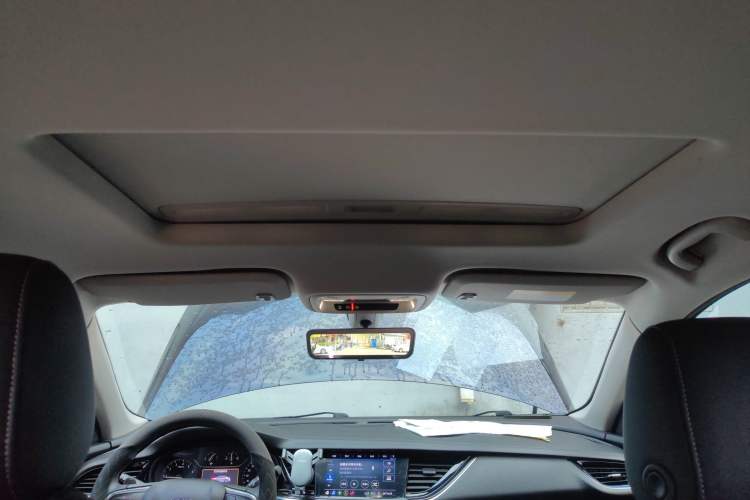 Used Buick Regal 2024 25T Deluxe Edition Headliner