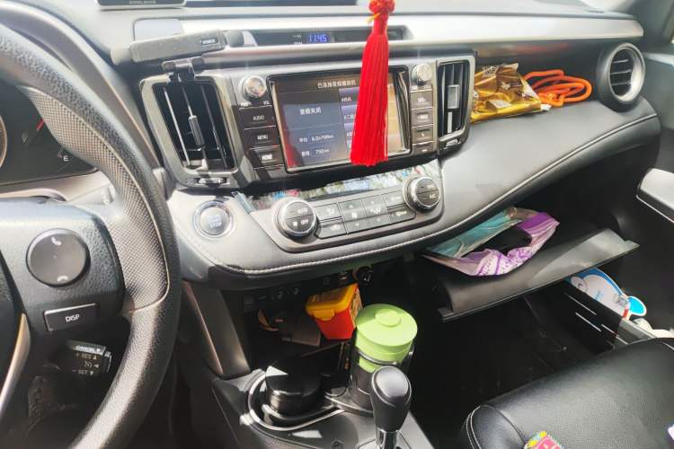 Used Toyota RAV4 2016 2.0L CVT Two-Wheel Drive Fashion Edition China V Standard
