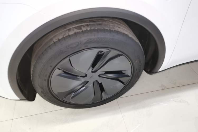 Used Tesla Model Y 2025 Rear-Wheel-Drive Version
