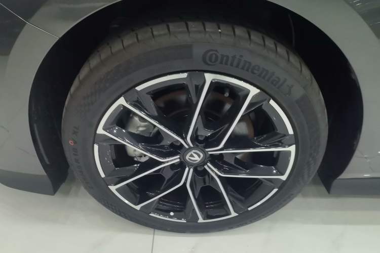 Used Changan UNI-V iDD 2024 Blue Whale Smart Electric iDD 136km ZhiKu Model
