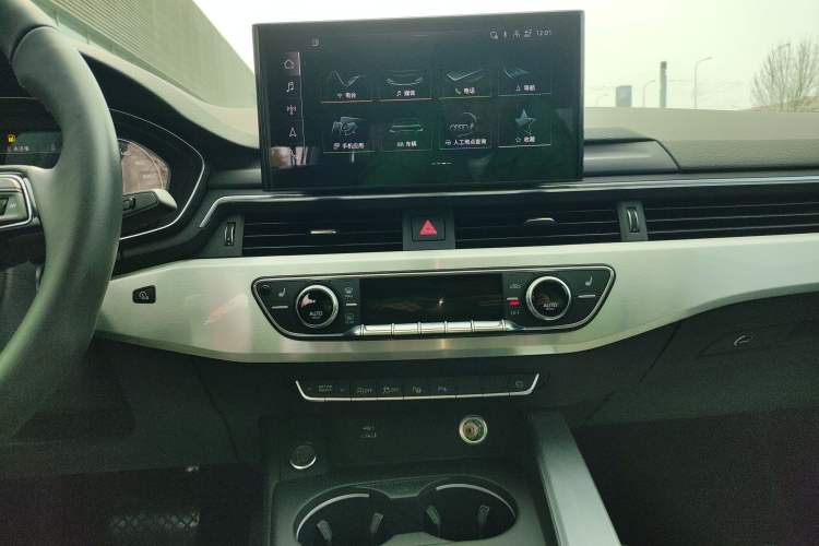 Used Audi A4L 2022 40 TFSI Luxury Dynamic Model