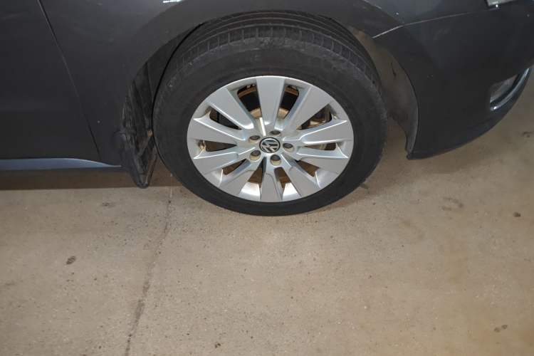 Used Volkswagen Lavida 2013 Restyled Classic 1.6L Automatic Comfort Edition Right Front Wheel Hub