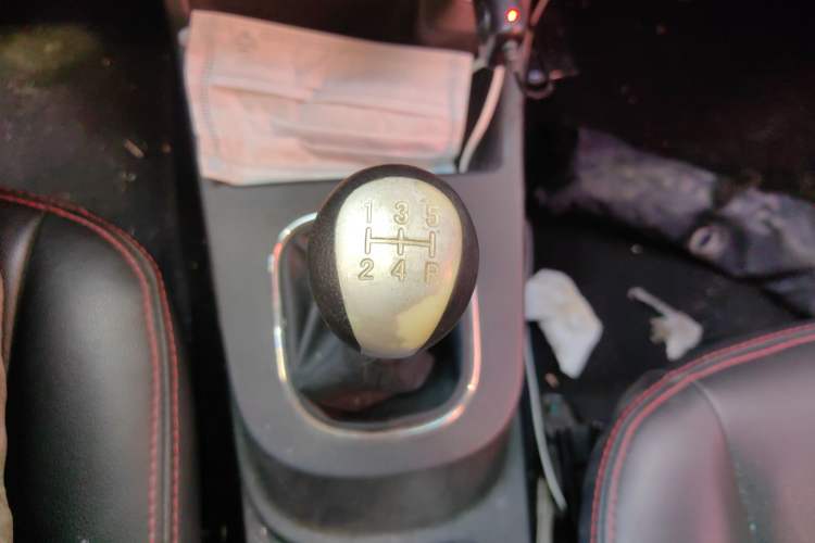 Used Dongfeng Fengon 370 2016 1.5L Manual Standard Model II 7 Seats
