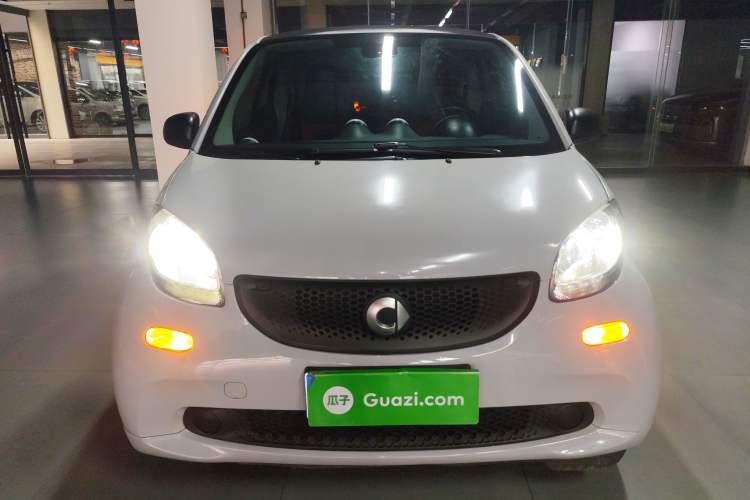 Used smart fortwo 2015 1.0L 52 kW hardtop Dynamic version