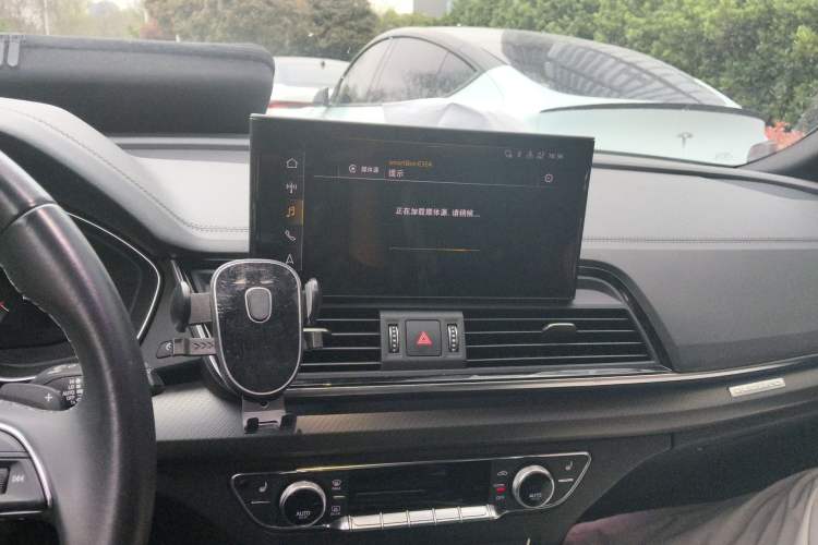 Used Audi Q5L 2023 40T Luxury Dynamic Model Audio And AC Panel