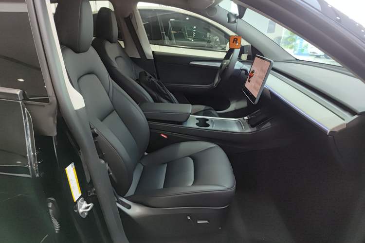 Used Tesla Model Y 2023 Rear-Wheel-Drive Version Right Front Seat