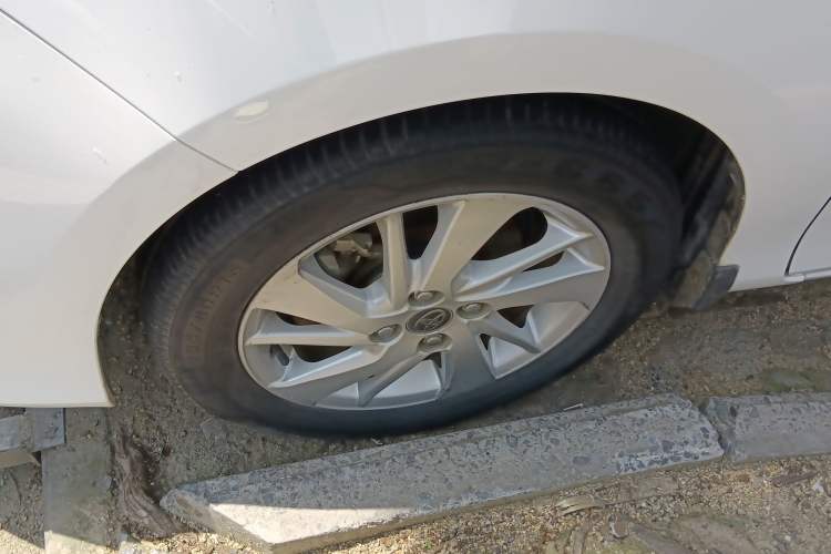 Used Toyota YARiS L Zhi Xuan 2016 Revised Version 1.5G CVT with Dynamic Sunroof