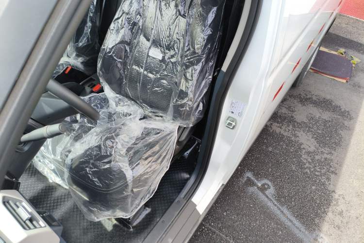 Used SAIC MAXUS EV30 2023 Pure-Electric Smart Logistics Expert with Long Wheelbase Guoxuan