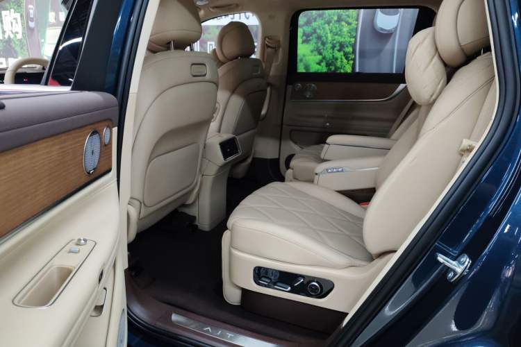 Used Hima AITO M9 2025 Extended-Range Ultra Version 52 kWh 6-Seater
