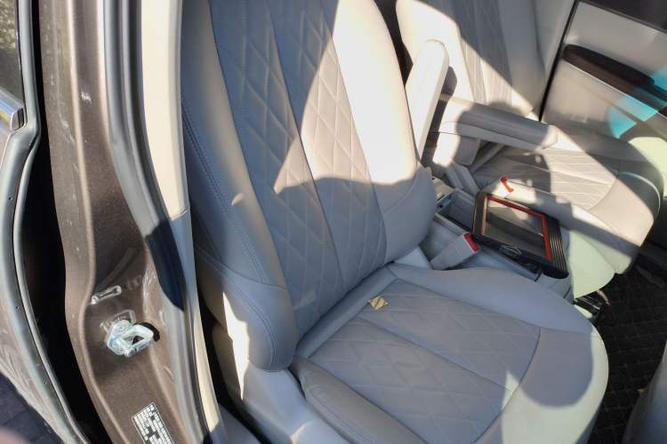 Used Buick GL8 2023 Land Executive Class Smart Enjoyment Model
