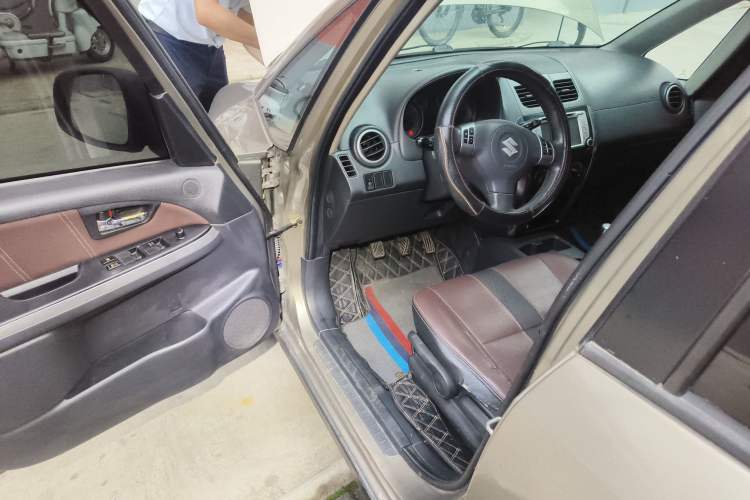 Used Suzuki SX4 2012 1.6L Manual Ruiqi Model
