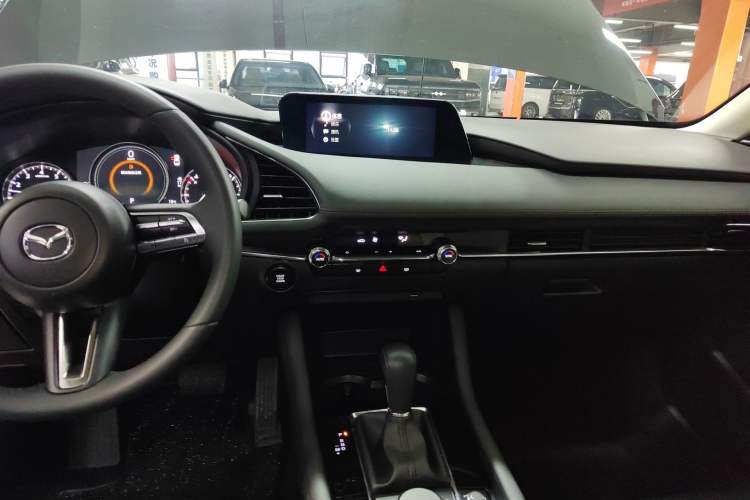 Used Mazda 3 Axela 2023 2.0L Automatic Zhiya Edition Audio And AC Panel