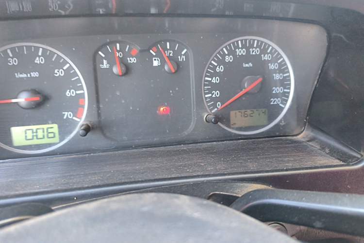 Used Volkswagen Santana Vista 2008 1.8L Manual Sishang Model Odometer Close Up