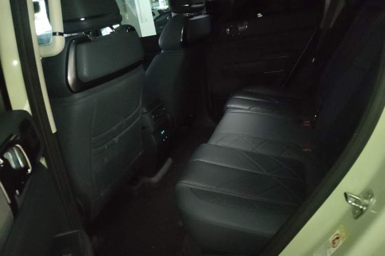 Used Formula Leopard 5 2023 Navigator Edition
