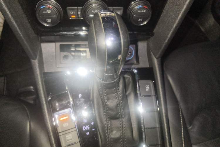 Used Volkswagen Lamando 2015 280TSI DSG Comfort Edition Gear Lever