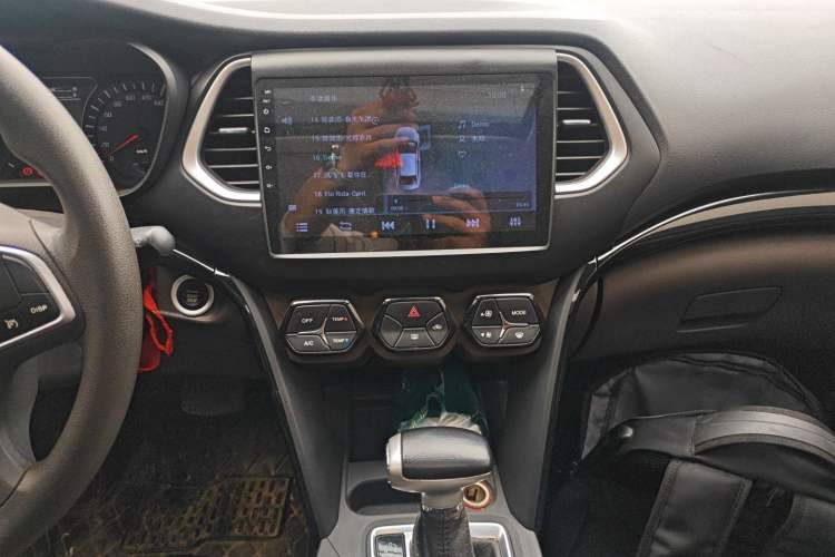 Used GAC Trumpchi GS4 2017 235T Automatic Two-Wheel Drive Elite Edition Audio And AC Panel