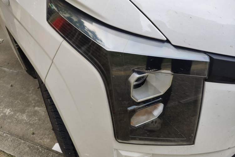 Used Yufeng Gold Warehouse 2025 Model Bus Version without Slow Charger