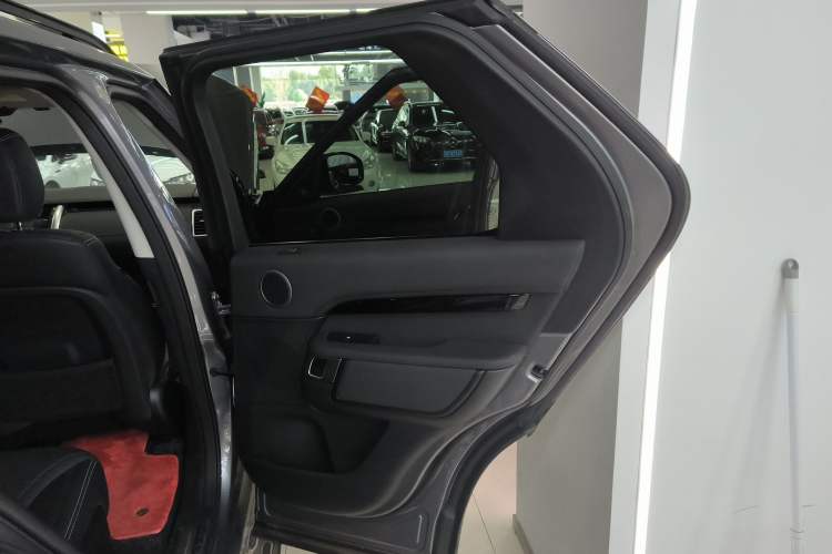 Used Land Rover Discovery 2024 360 PS S