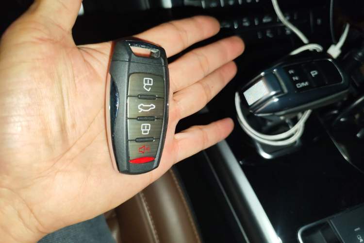 Used Haval H8 2017 2.0T Gasoline Four-Wheel Drive Luxury Model
