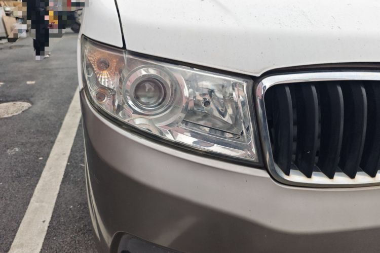 Used Jinbei New Hiace X30L 2016 1.5L Business Edition Van DLCG14 Right Front Headlight