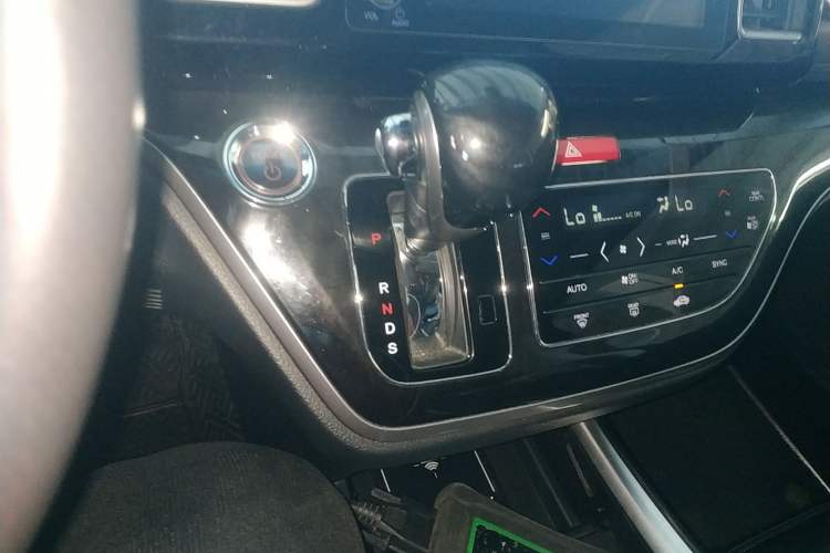 Used Honda Elysion 2019 2.0L Hybrid Luxury Edition Gear Lever