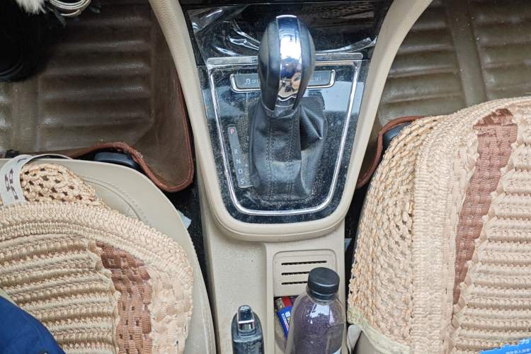 Used Volkswagen Bora 2014 1.6L Automatic Comfort Model Gear Lever