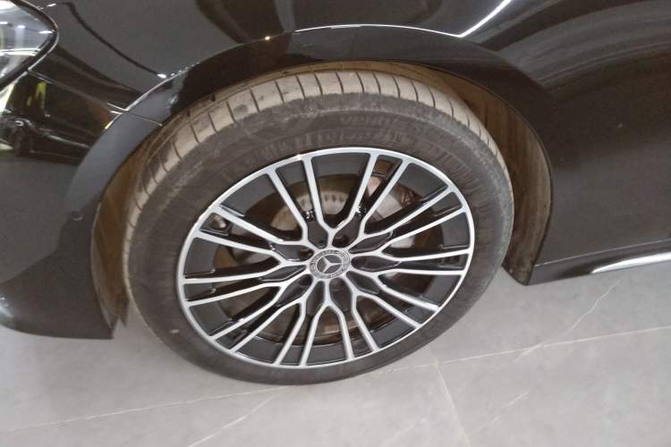 Used Mercedes-Benz E-Class 2024 Facelift E 300 L Luxury Edition
