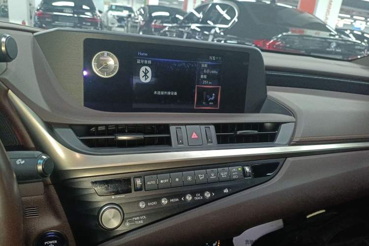 Used Lexus ES 2020 300h Premier Edition
