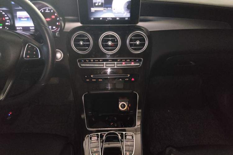 Used Mercedes-Benz GLC 2017 GLC 260 4MATIC Luxury Model Audio And AC Panel