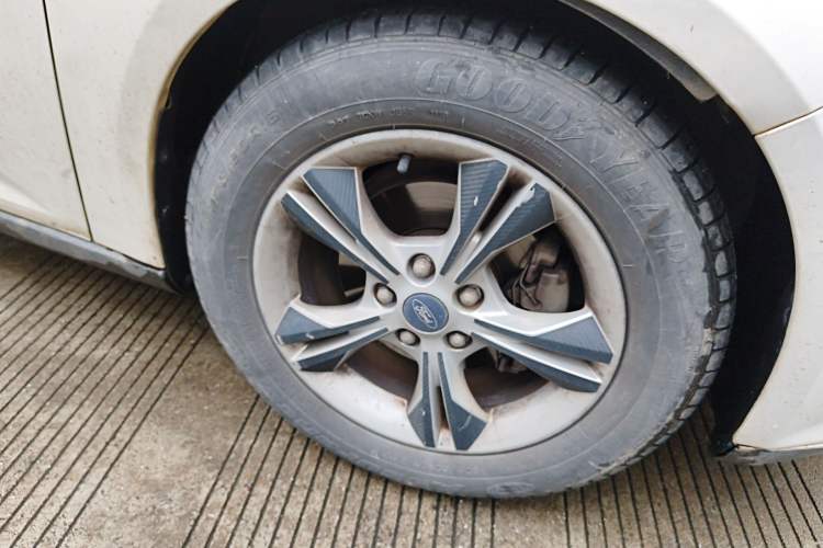 Used Ford Focus 2012 Hatchback 1.6L Automatic Fashion Edition Right Front Wheel Hub