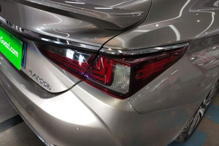Used Lexus ES 2020 300h Premier Edition Right Rear Taillight