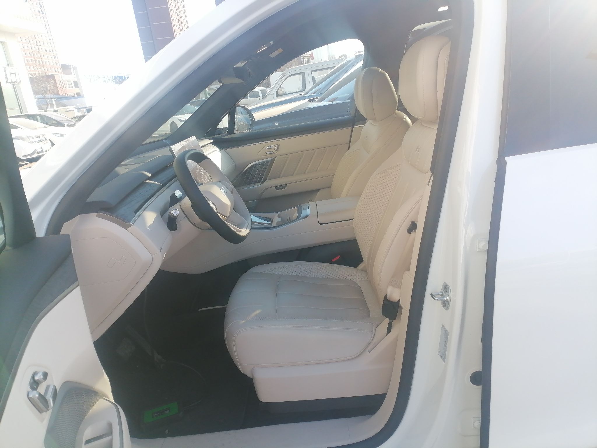 Переднее сиденье в автомобиле