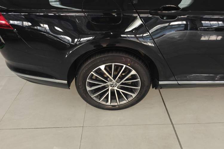 Used Volkswagen Magotan 2020 330TSI DSG Luxury Edition Right Rear Wheel Hub