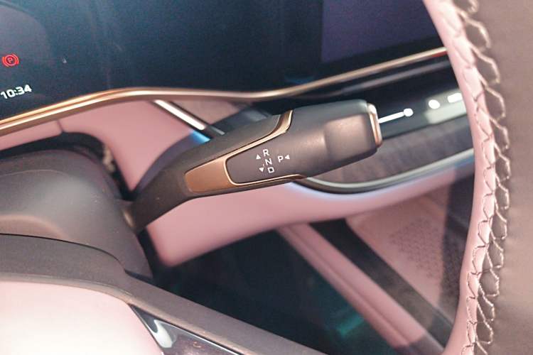 Used Hongqi Tiangong 08 2025 680 Ultra Four-Wheel-Drive Version Gear Lever