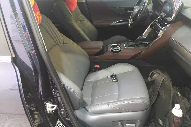 Used Toyota Harrier 2023 Dual-Engine 2.5L CVT Two-Wheel Drive Luxury Edition
