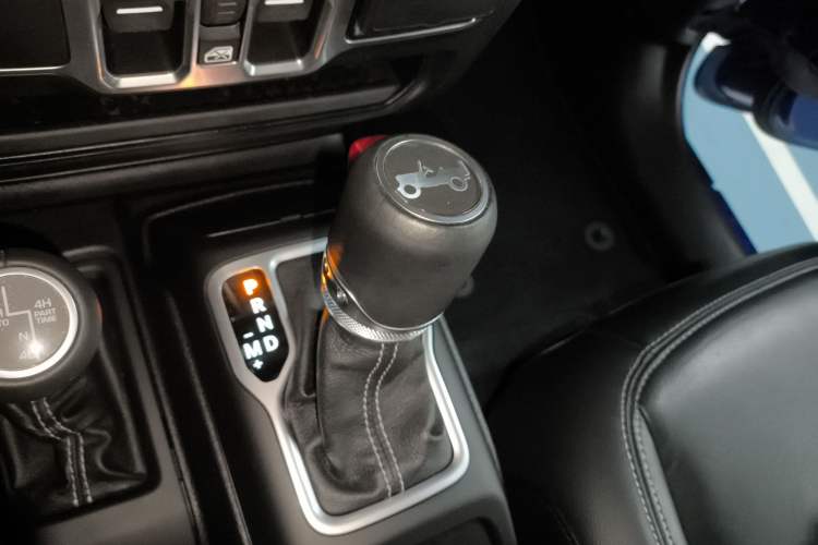 Used Jeep Wrangler 2018 2.0T Sahara Four-Door Edition Gear Lever