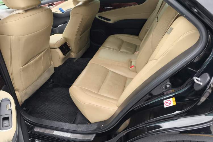 Used Toyota Crown 2015 2.0T Fashion Edition Left Rear Seat