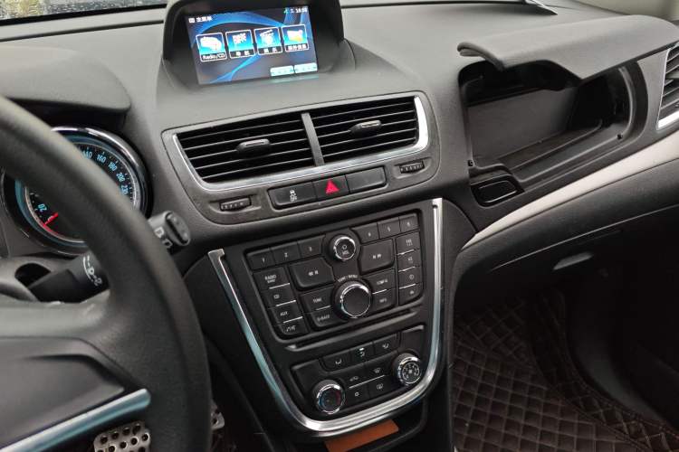 Used Buick Encore 2014 1.4T Automatic Two-Wheel Drive Urban Elite Model Audio And AC Panel