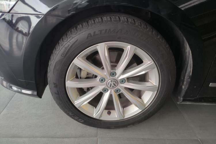 Used Volkswagen Passat 2017 330TSI DSG Luxury Edition Exterior 4