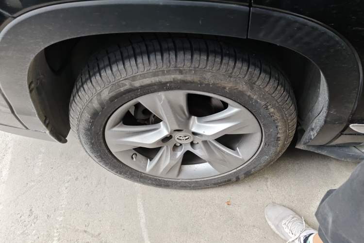 Used Toyota Highlander 2015 2.0T Four-Wheel Drive Luxury Edition 7-Seater Right Rear Wheel Hub