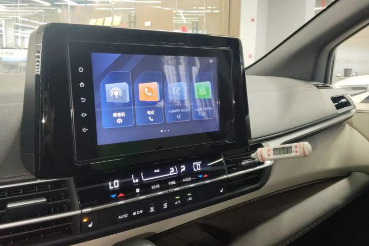 Used Toyota Sienna 2023 2.5L Hybrid Luxury Edition
