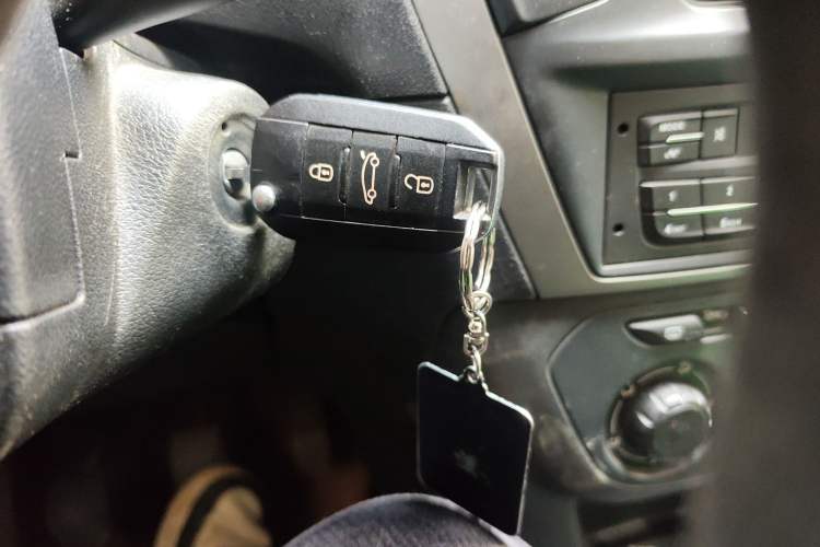 Used Citroen Elysee 2015 Zhishang Edition 1.6L Manual Fashion Model
