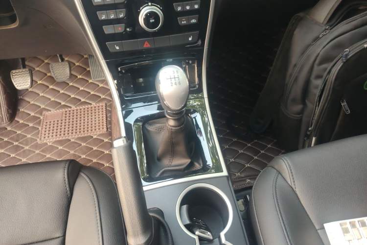 Used Haval H2 2017 Red-Label 1.5T Manual Two-Wheel-Drive Elite Model