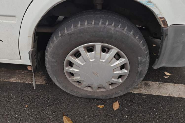 Used Ford Classic Transit 2015 2.8T Diesel Multi-Function Vehicle Short Wheelbase 6-Seater Mid-Roof Edition JX493ZLQ4 Right Front Wheel Hub