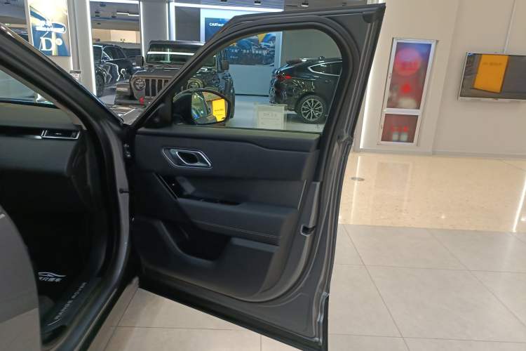 Used Land Rover Range Rover Velar 2023 250 PS
